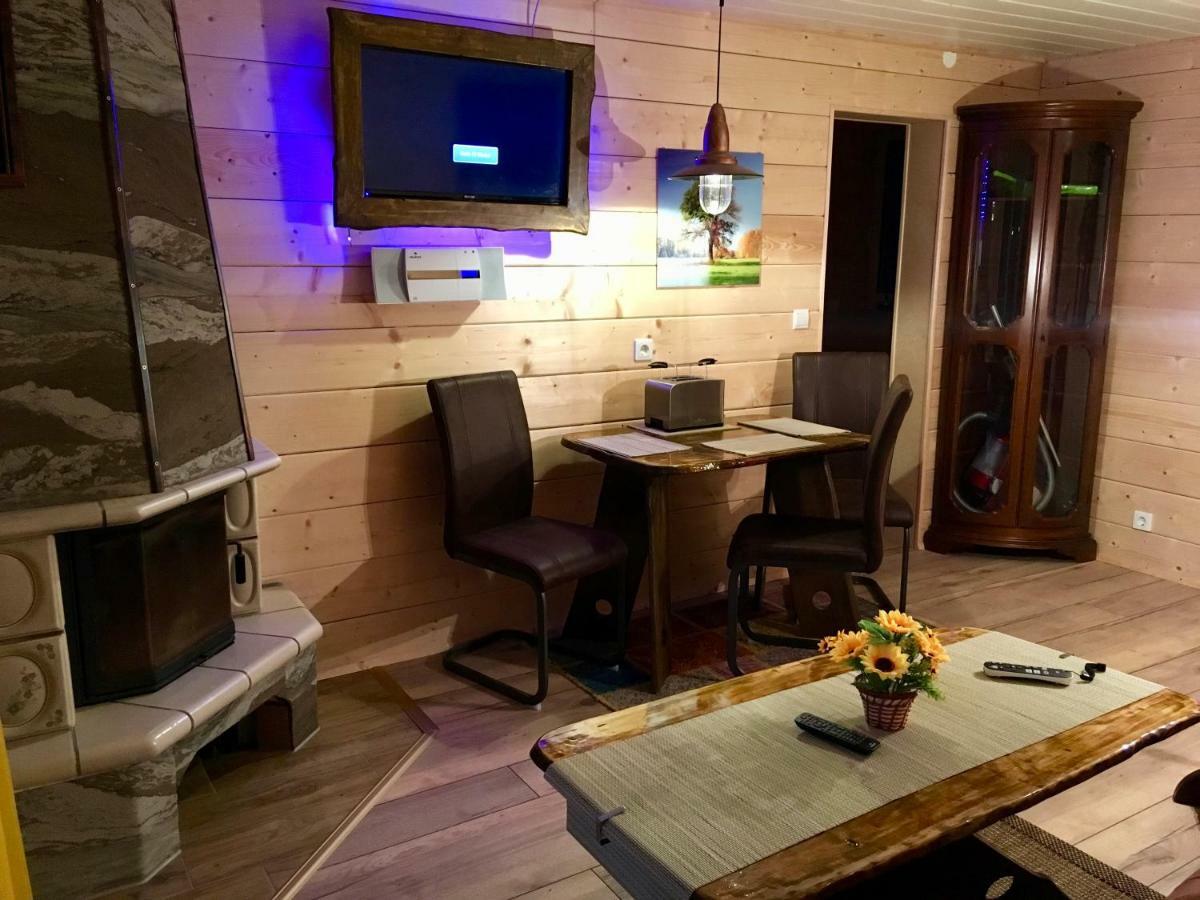 Holzhaus Trollbluemchen Am Wald Und See Neuruppin Exteriér fotografie